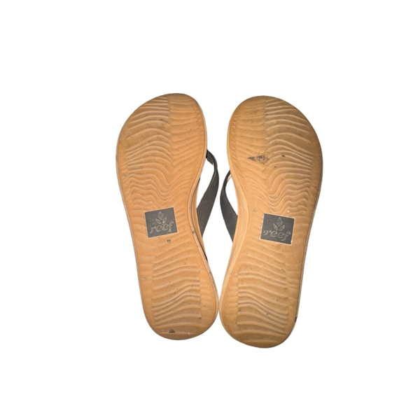 Size 10 Reef Sandals - Picture 2 of 4